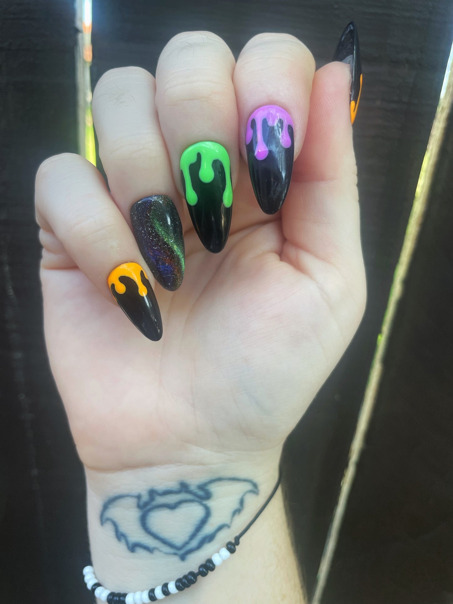 Black Drippy Press-Ons